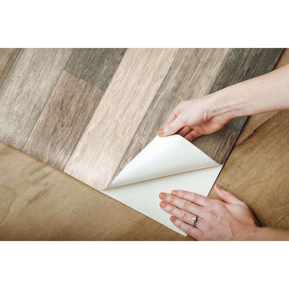 RoomMates - PEEL & STICK Wallpaper - Verwittertes Holz Braun